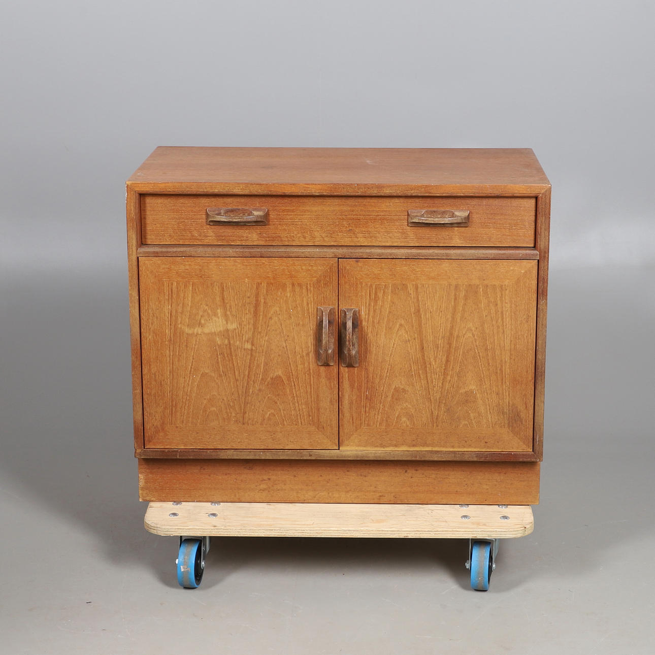 G-PLAN SIERRA-TEAK KAKSIOVINEN KAAPPI.