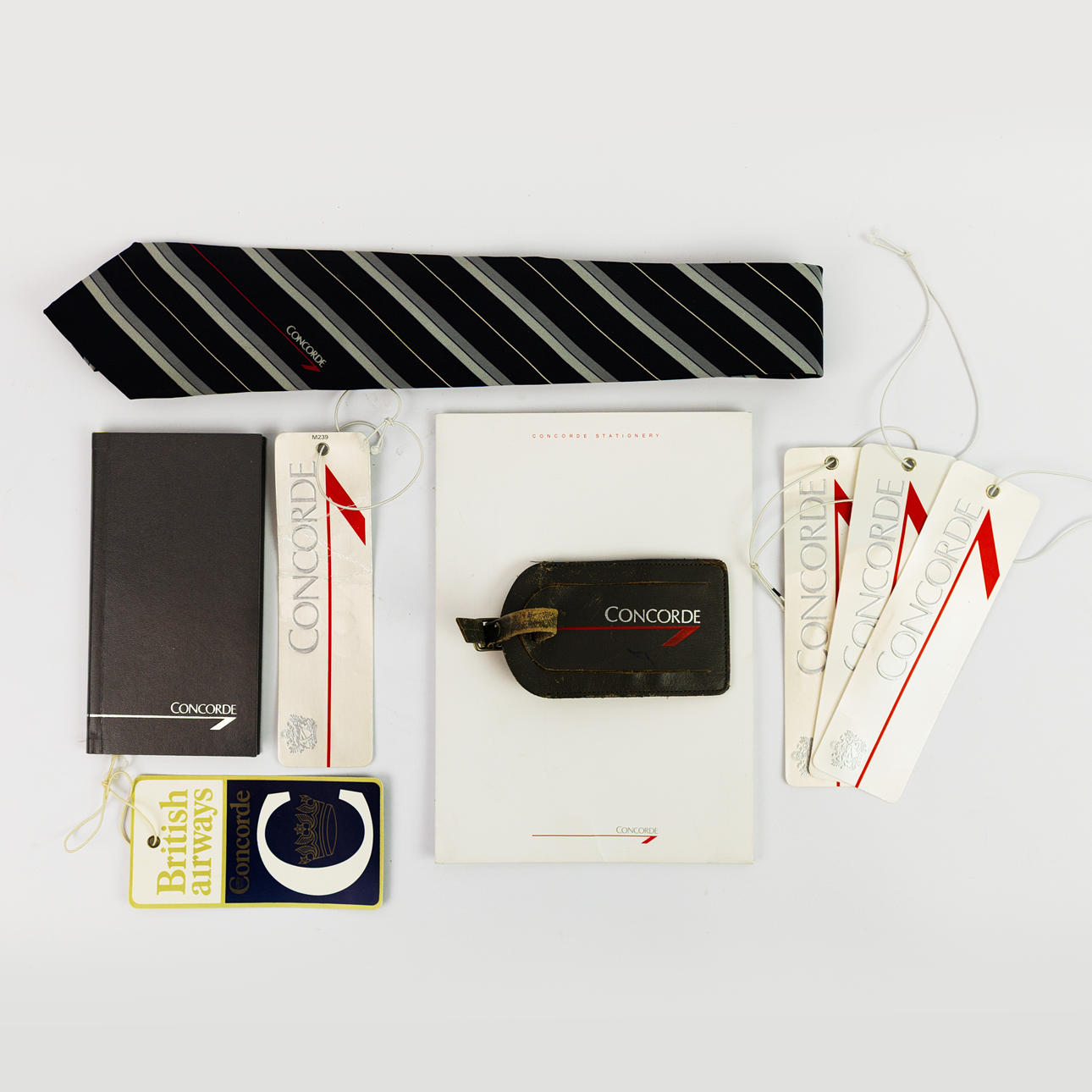 EINE SAMMLUNG VON CONCORDE-ERINNERUNGSSTÜCKEN.