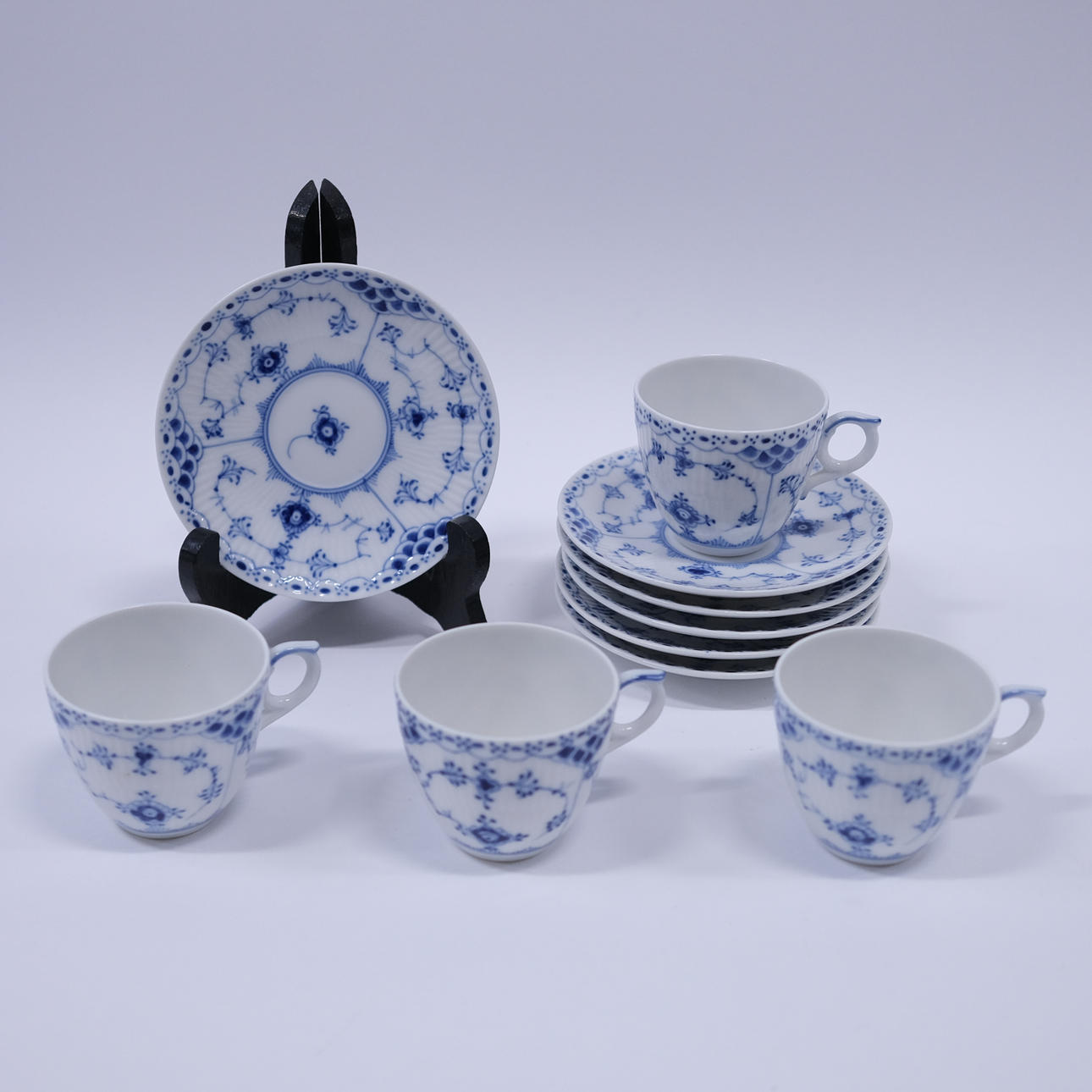 ROYAL COPENHAGEN, TABLEWARE “MUSSELMALET”, HALF BLOND.