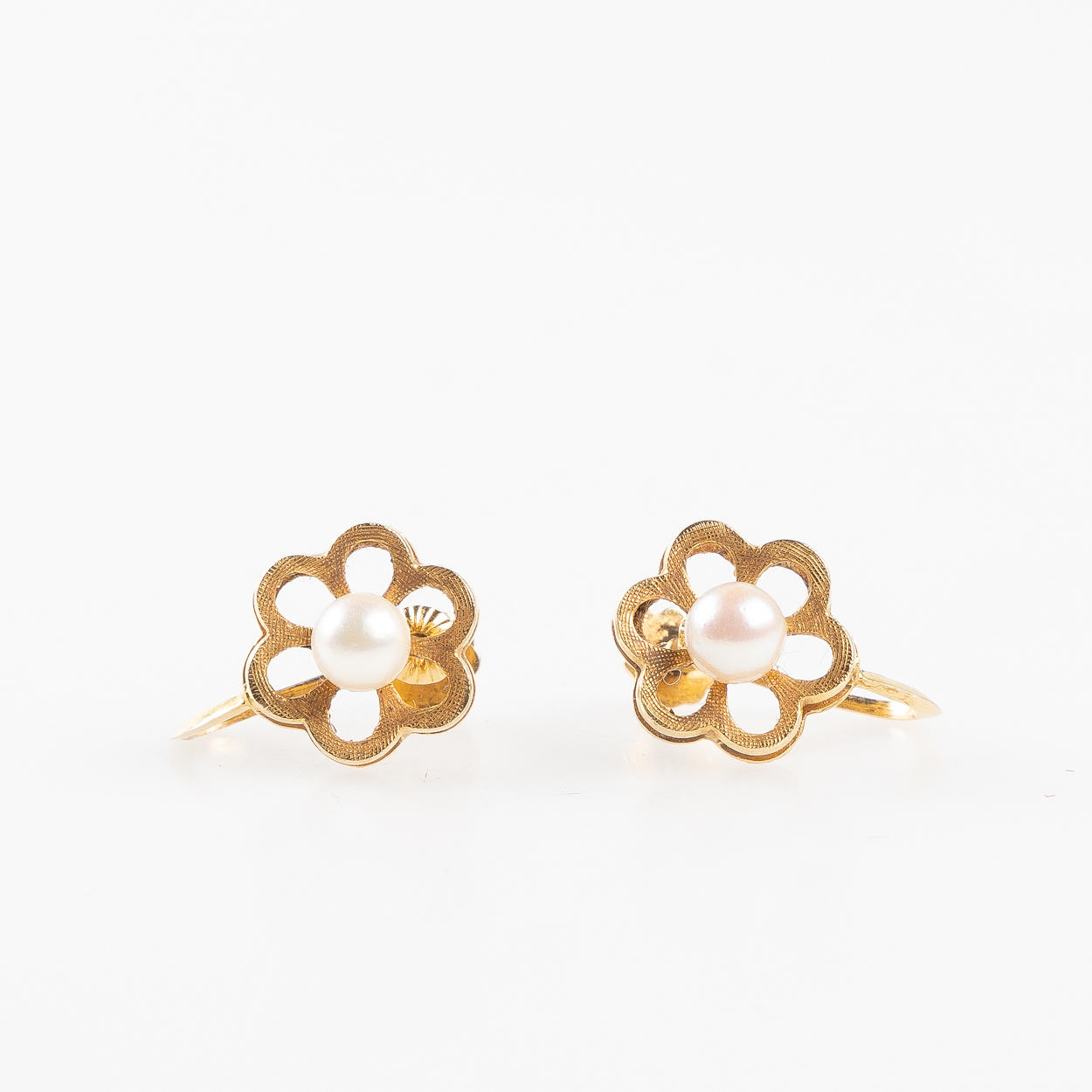 EARRINGS, 1 pair, with screw, 18K gold.