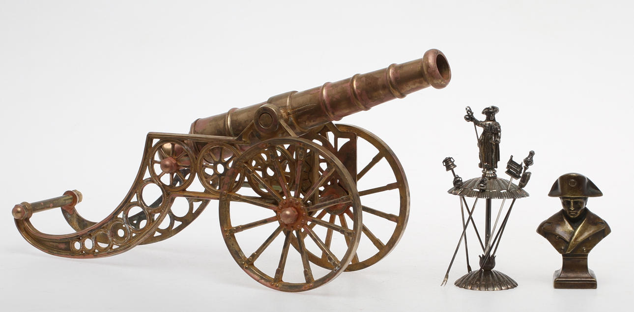 PARTI DIVERSE, 3 delar, bla bordskanon och miniatyrbyst.