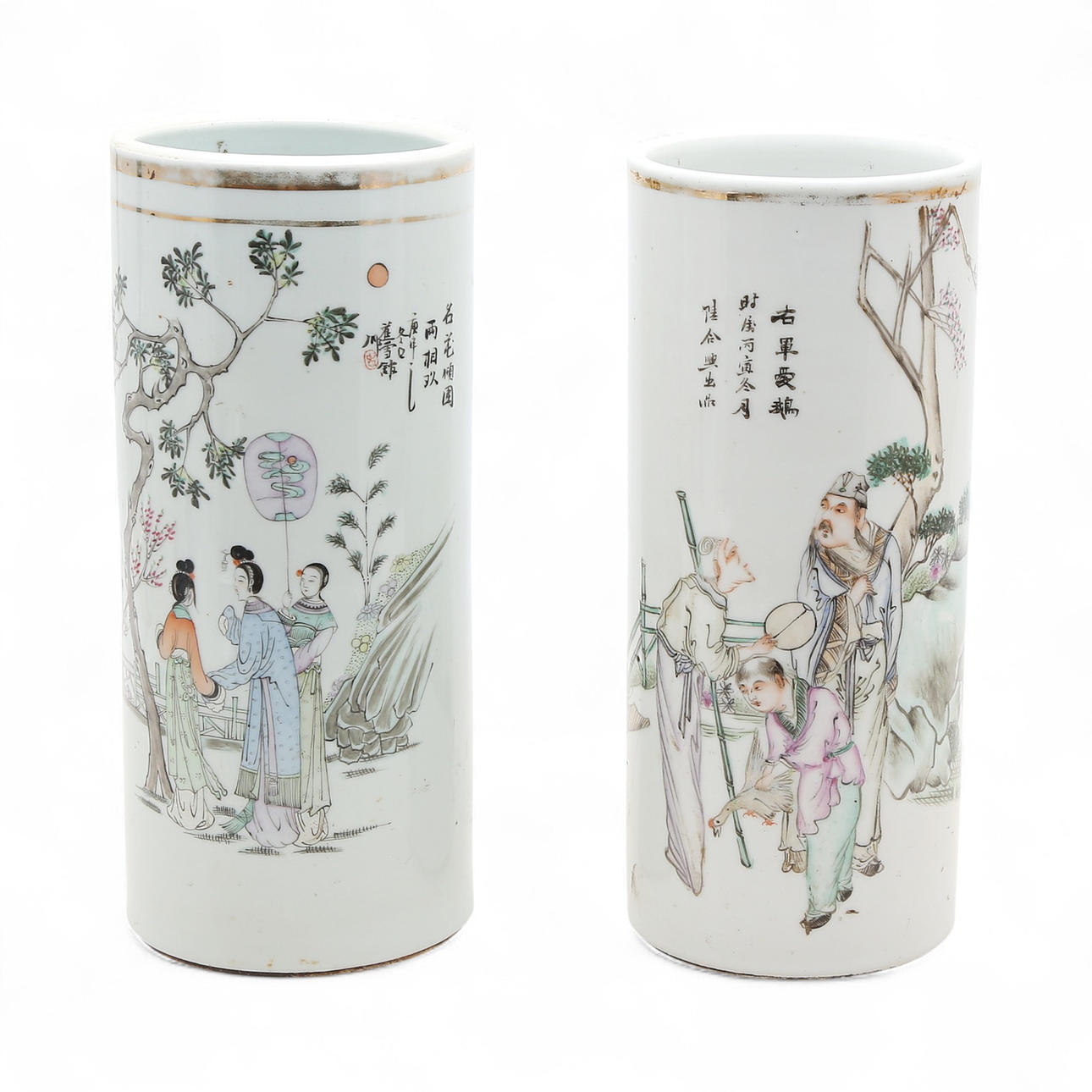 Pair of cylindrical vases in Chinese porcelain, first half of the 20th Century.