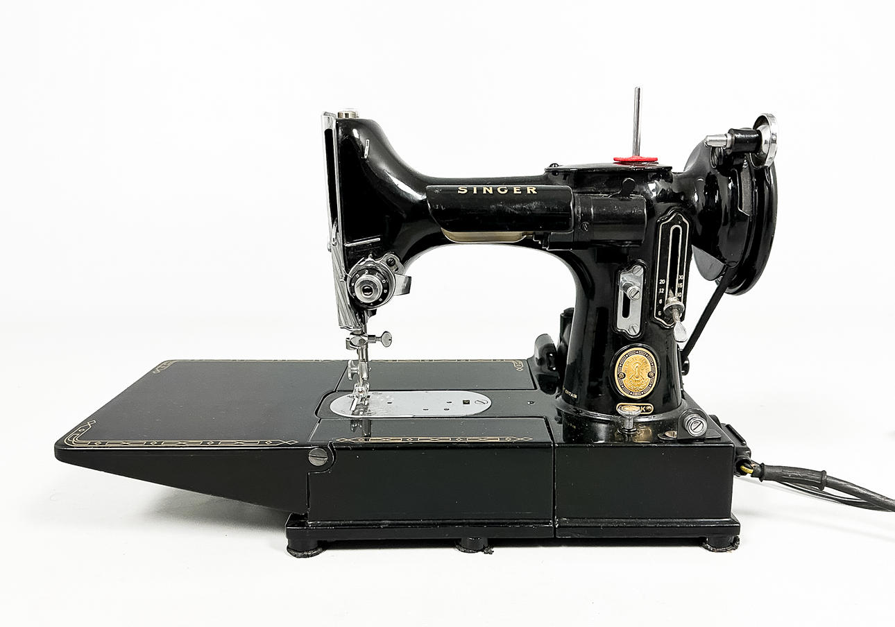 SEWING MACHINE, Singer 222K, Great Britain, 20th century.