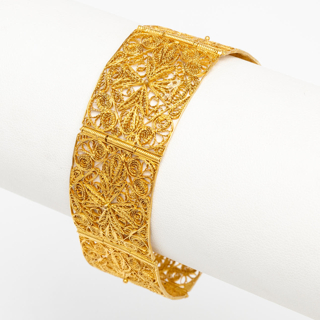 ARMREIF, 18K Gold, filigrane Arbeit.