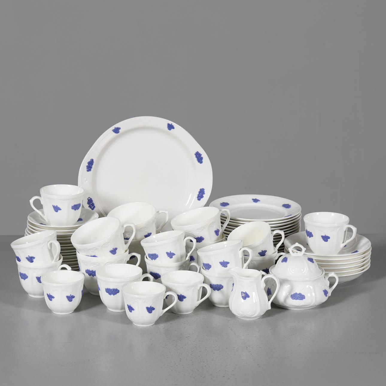 A 58-piece coffee & tea set, “Blå Blom”, Rörstrand/Gustavsberg.
