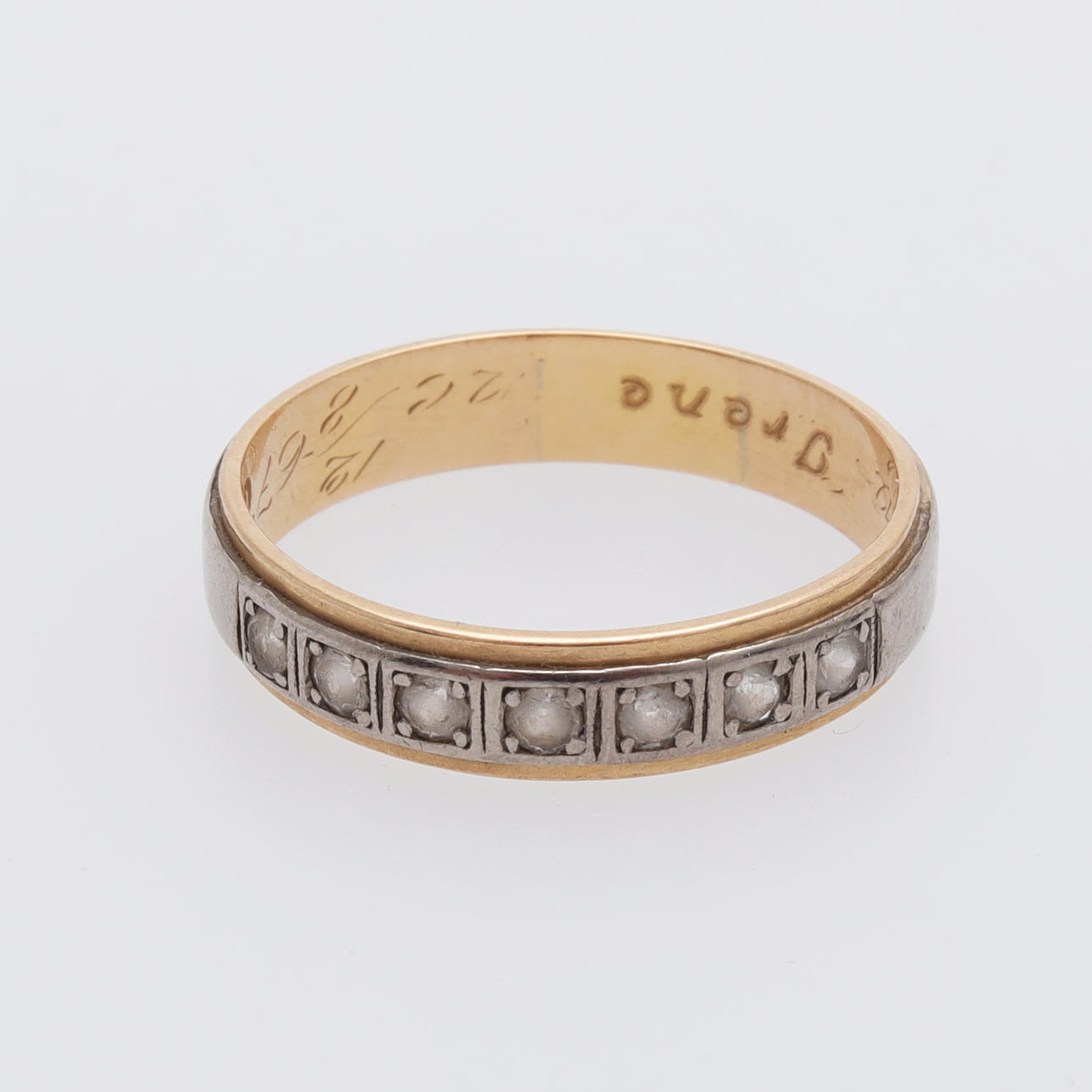 Ring, guld/vitguld, med vita stenar, 18k, 4,61 gram.