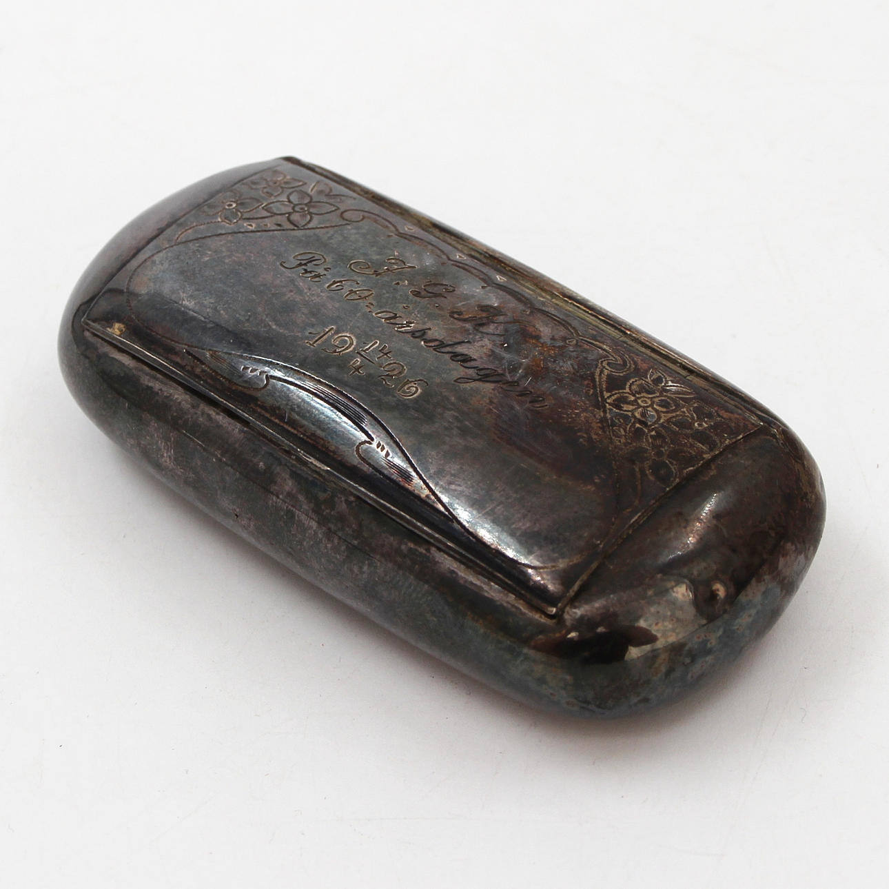 A SILVER SNUFF BOX, CIRCA 1920'S.