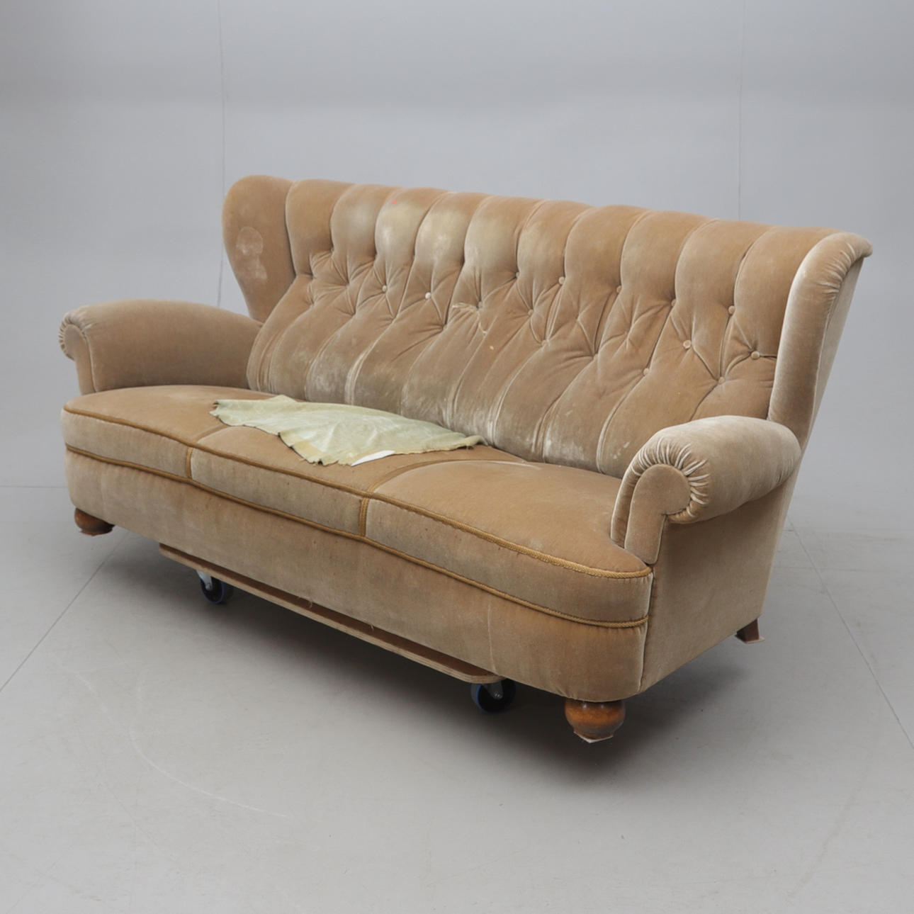 A Swedish modern sofa, 1930s/40s.