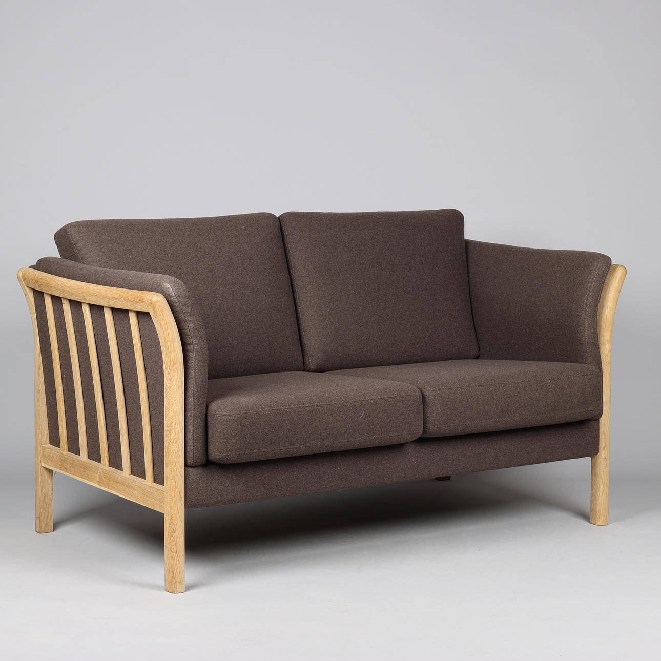 Skalma, two-seater sofa model 'Asmara' oak.