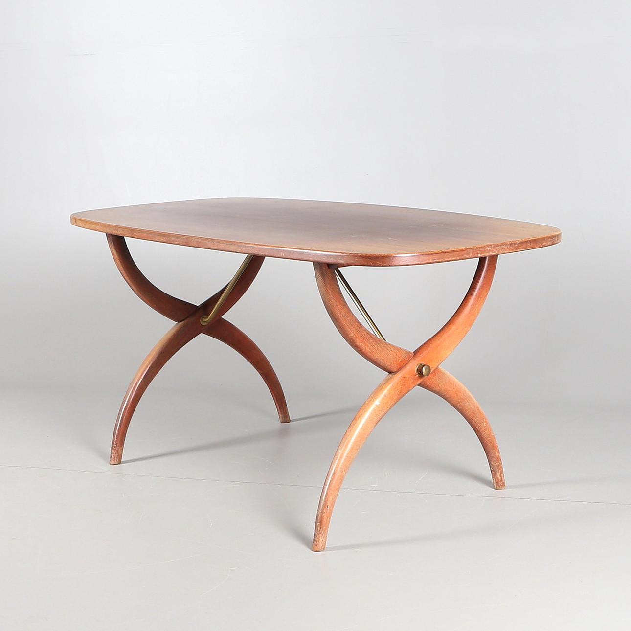 SOFFBORD, trä, troligen David Rosén för Westbergs Möbler, Tranås, 1900-talets mitt.