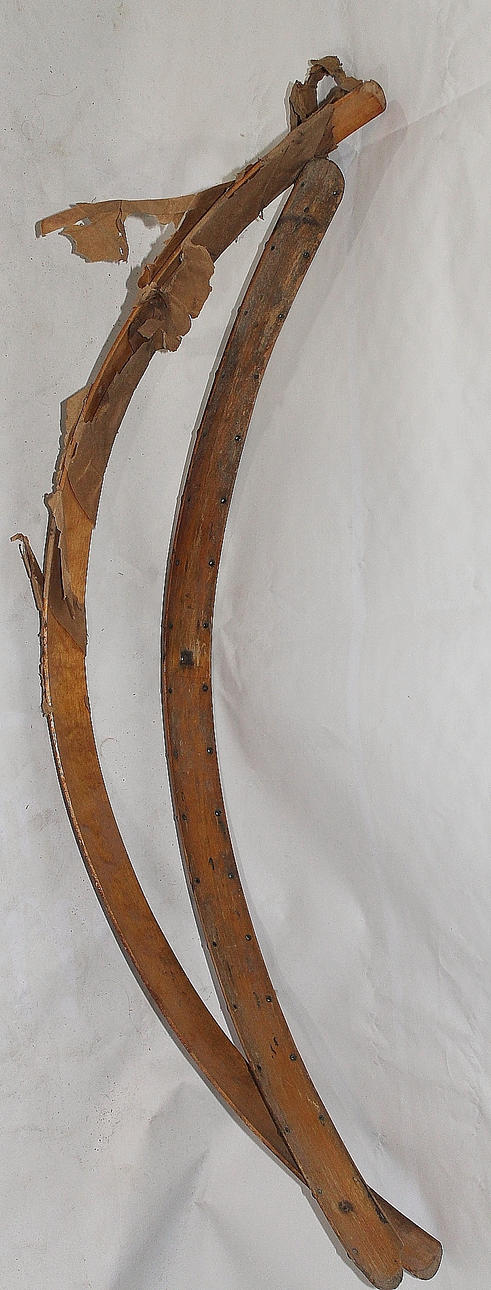 CYKELSKÄRMAR, 2 st, trä, med kataloger, 1900-talet.