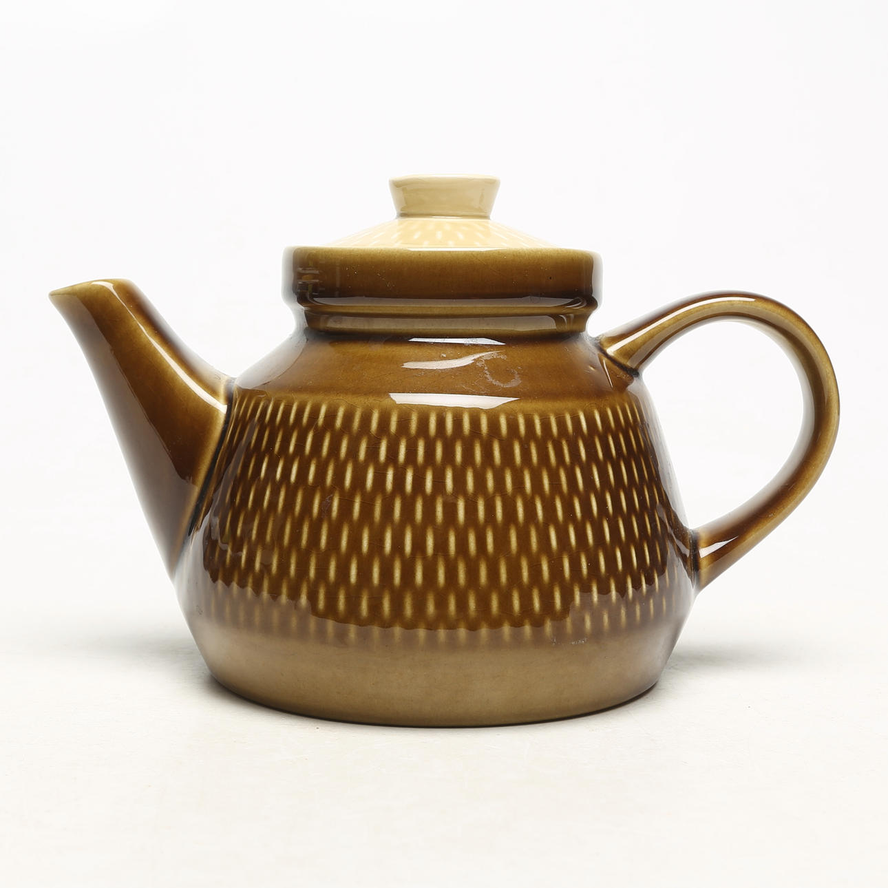 A porcelain teapot, Stavangerflint, Norway.