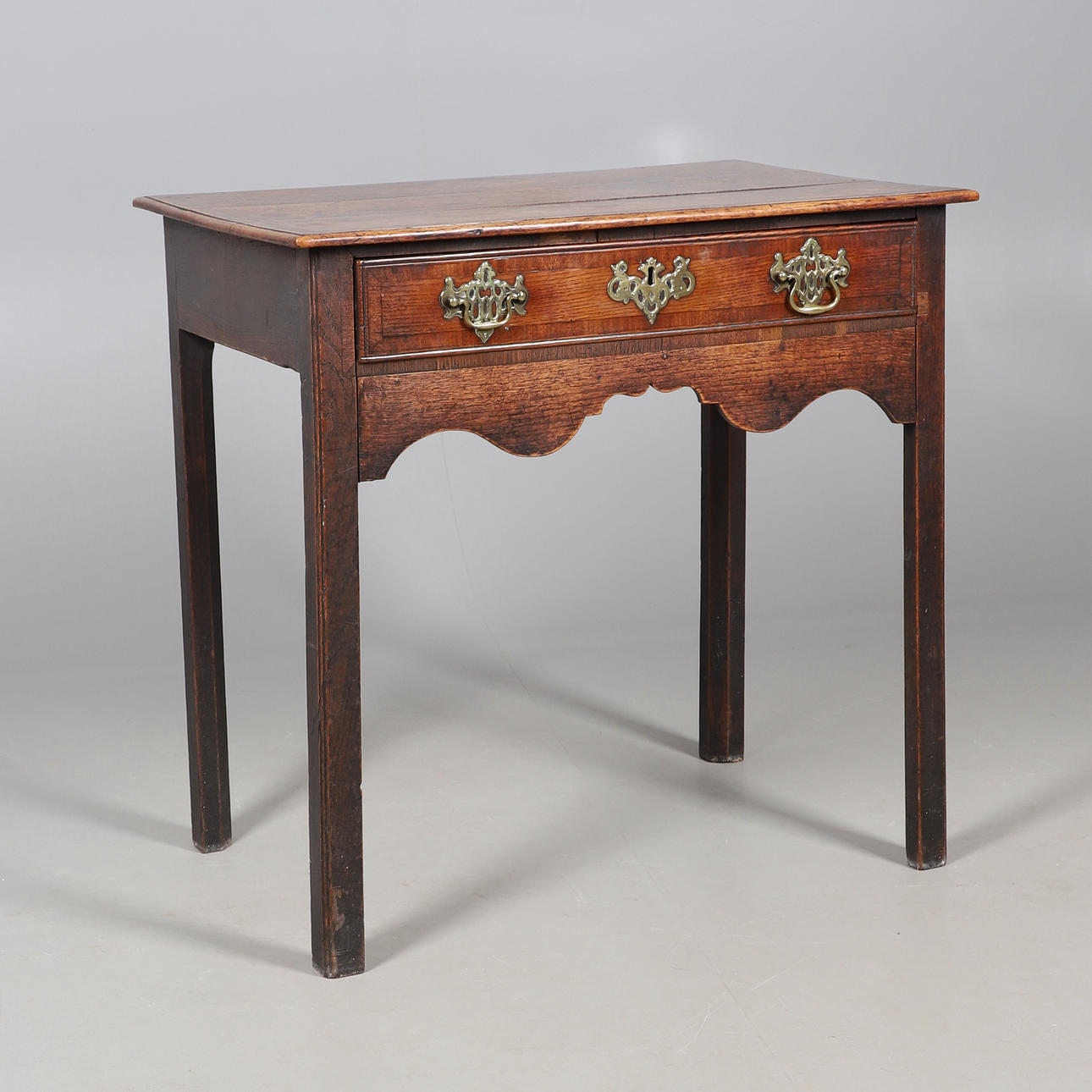 AN INLAID GEORGIAN OAK SIDE TABLE.