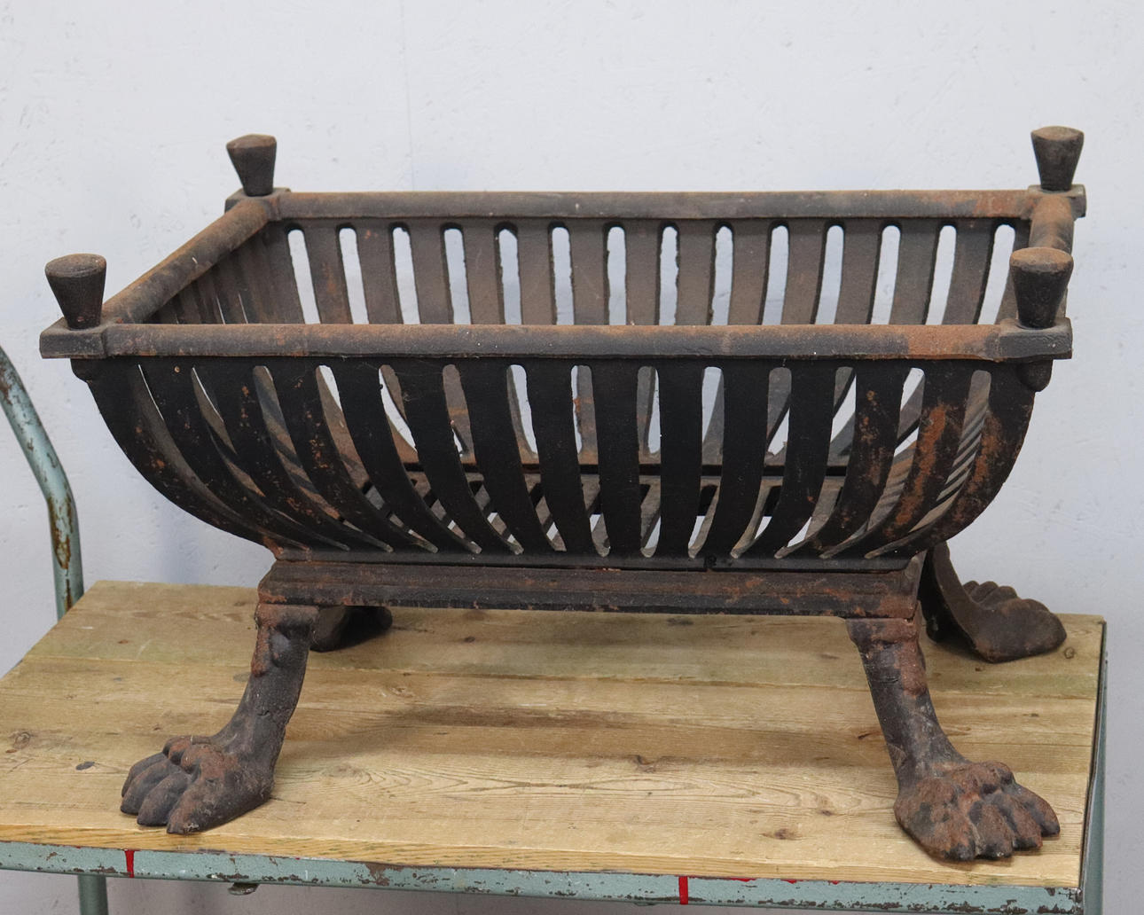 A cast-iron firebox with lion's paws, second half of the 20th century.