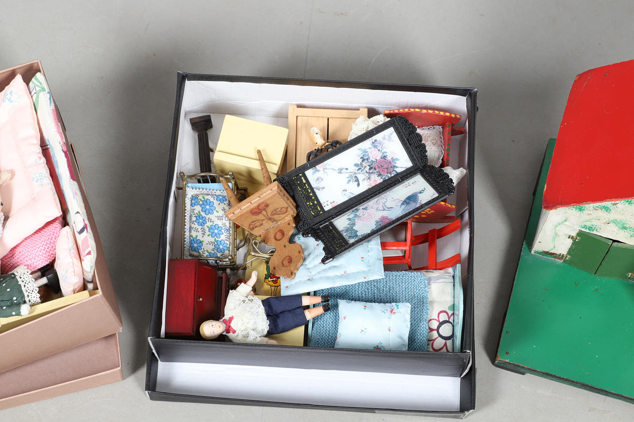 PUPPENHAUS & PUPPENHAUSMÖBEL.