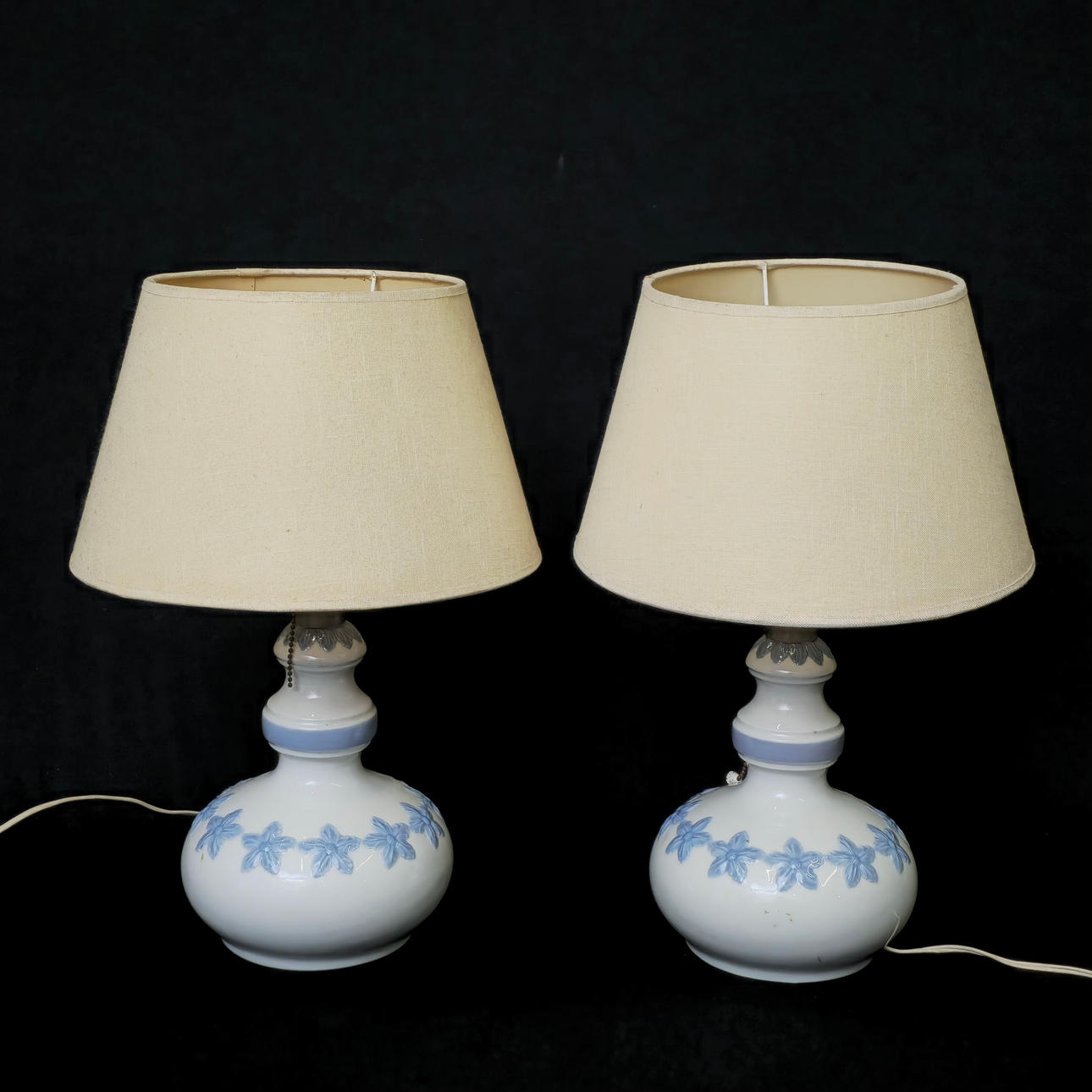 PAREJA DE LÁMPARAS DE SOBREMESA DE LLADRÓ.