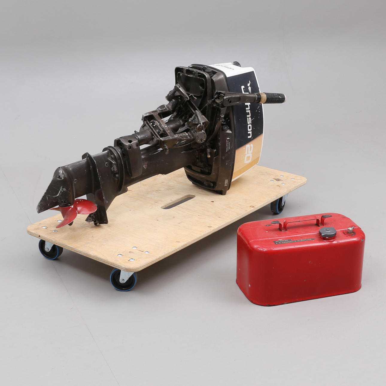 MOTOR DE BARCO, Johnson 20 y tanque adjunto.