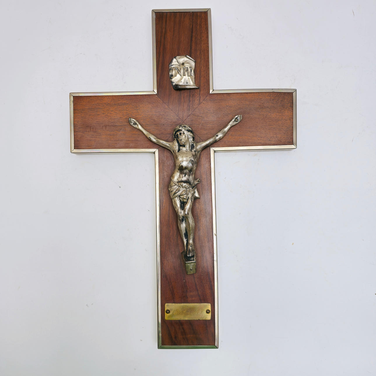 JESUS CHRIST. SILVER METAL CROSS.