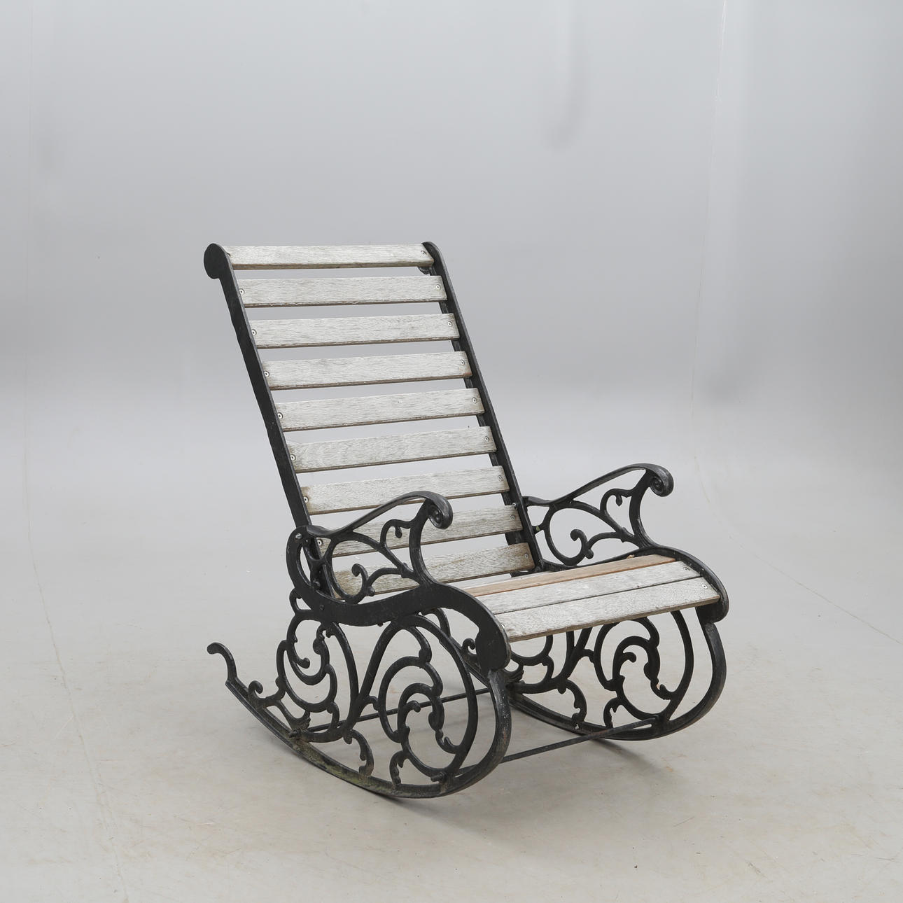 Mecedora, hierro fundido.