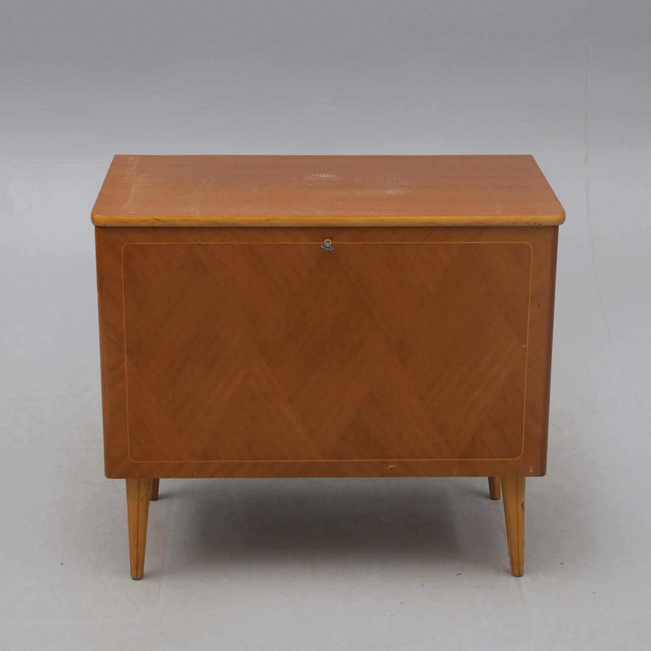 MOBILIARIO MUSICAL, con tocadiscos Luxor, c. 1950.