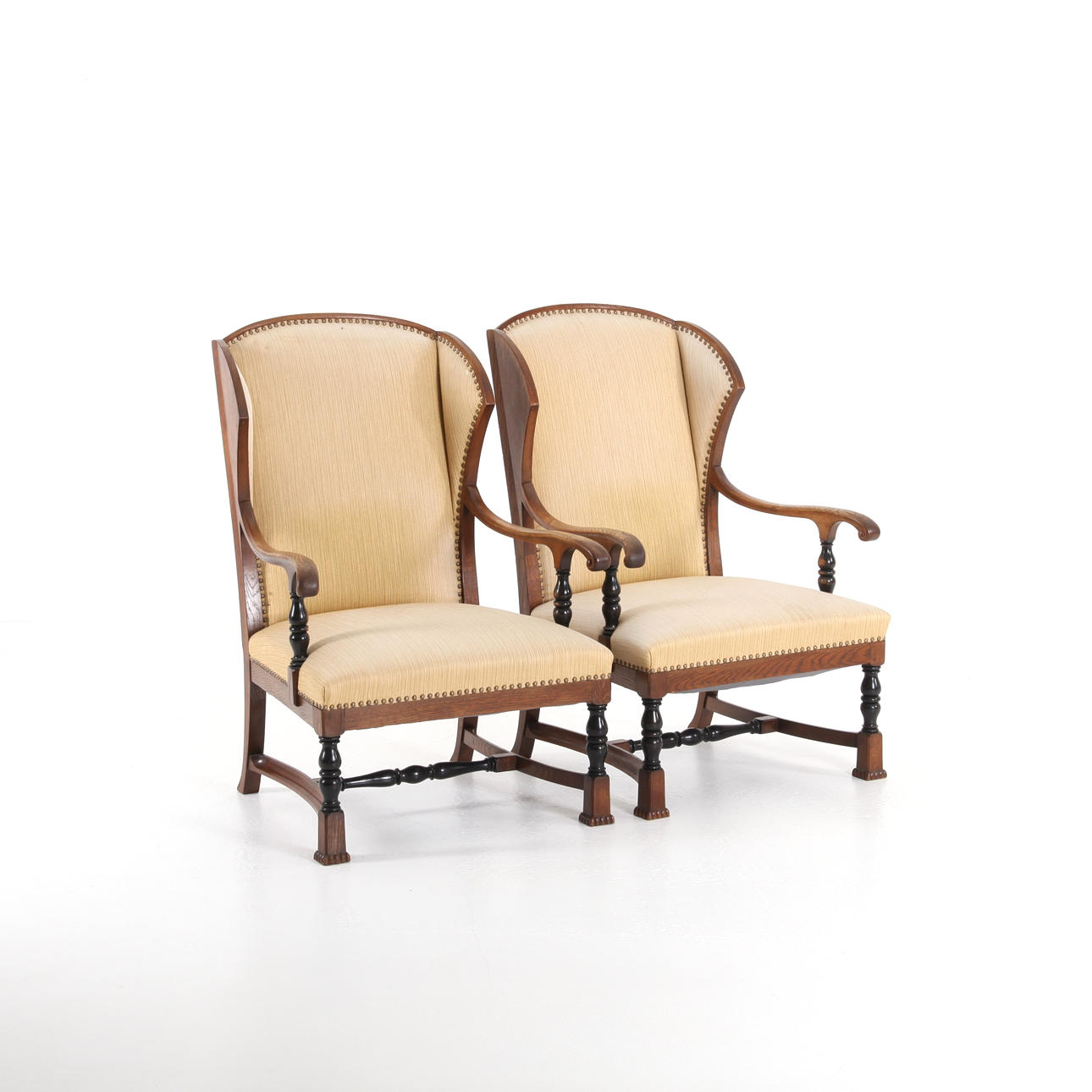 ÖRONLAPPSFÅTÖLJER, 1 par, Sverige 1930-tal.