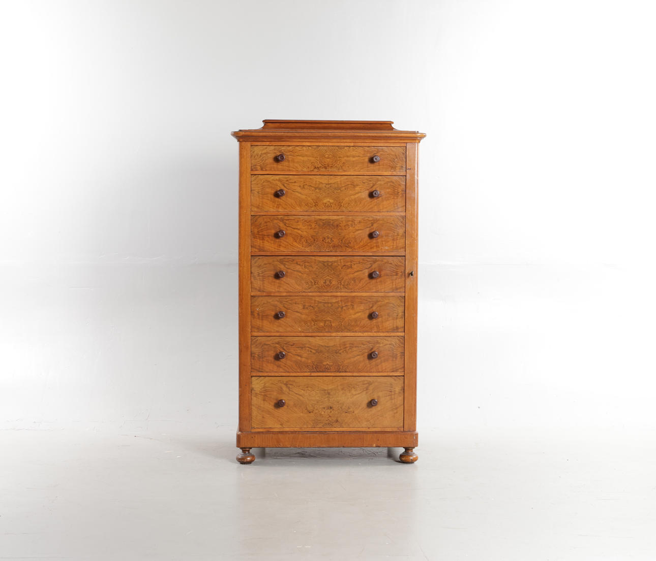 Chiffoniere/'Tallboy' in mahogany, front with seven drawers, top with Copenhagen top, drawers with locking function in the side, 19/20. yay.
