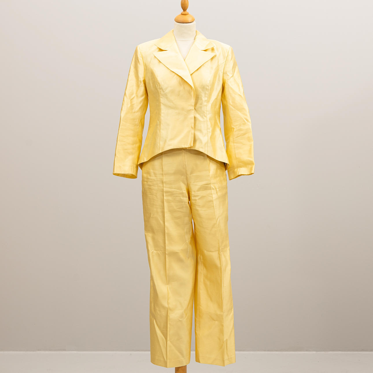LARS WALLIN, two-piece suit consisting of jacket and trousers, size 38.