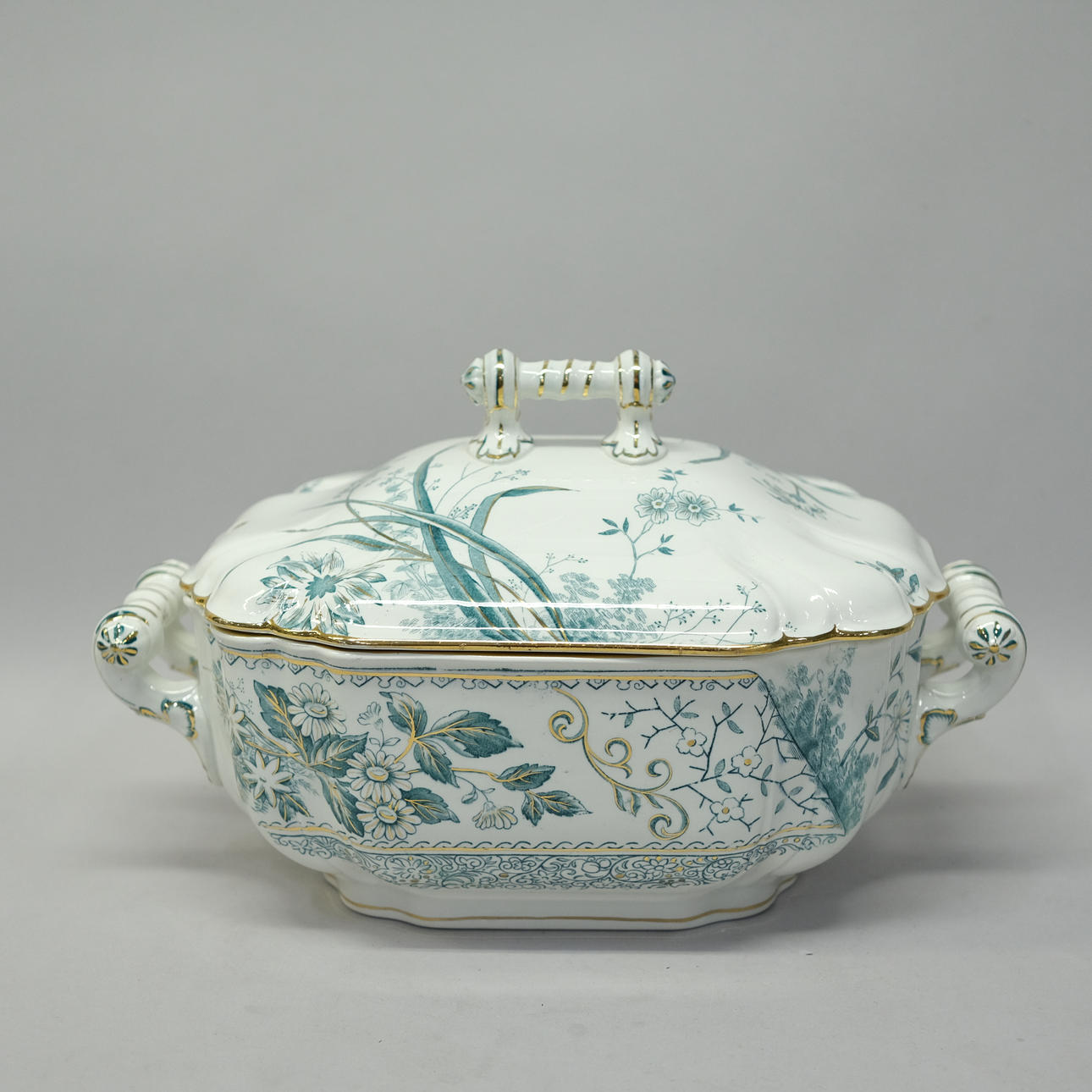 ARVID EKBERG. GUSTAVSBERG. TERRINE. “PEKING”.