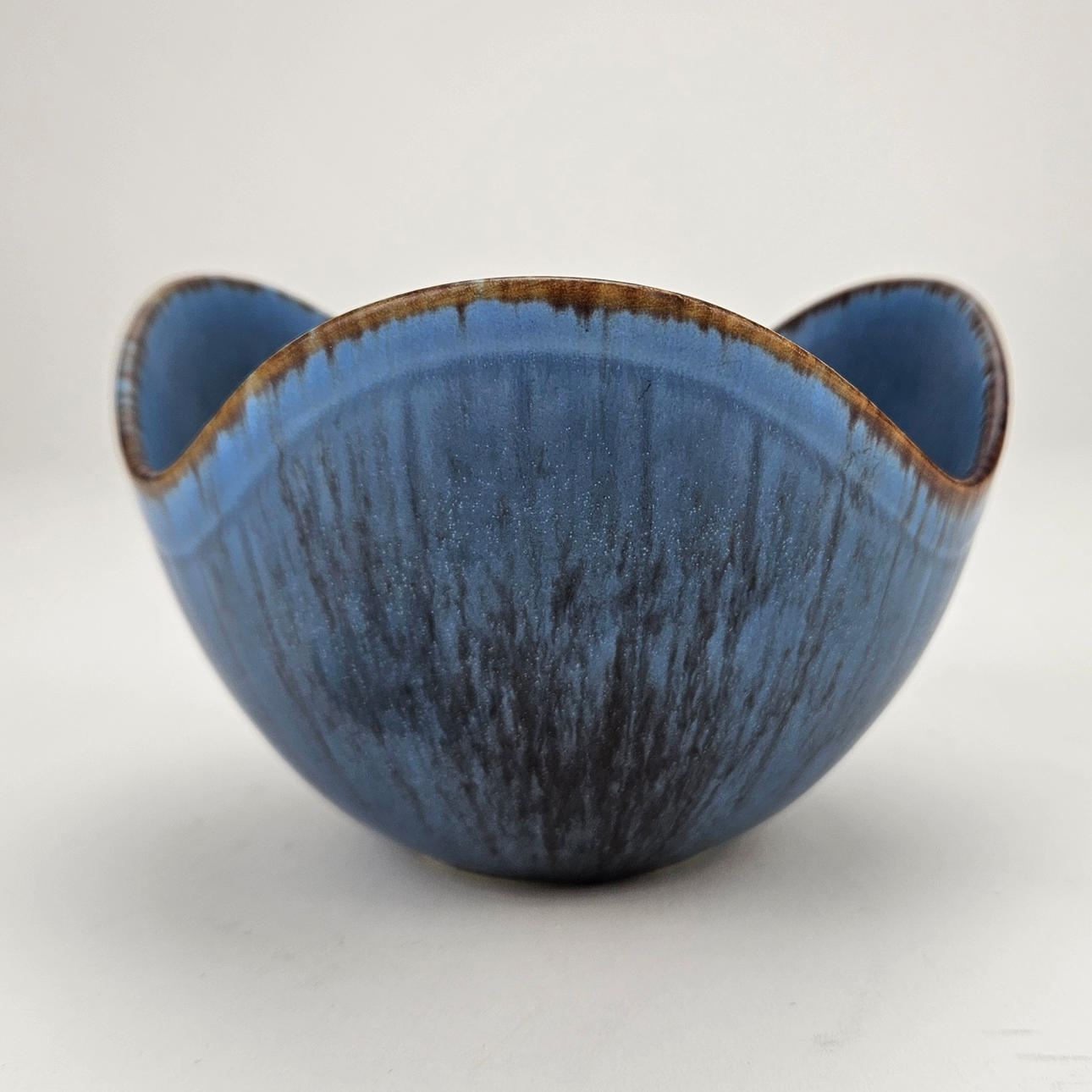 GUNNAR NYLUND. Un cuenco de gres, Rörstrand.