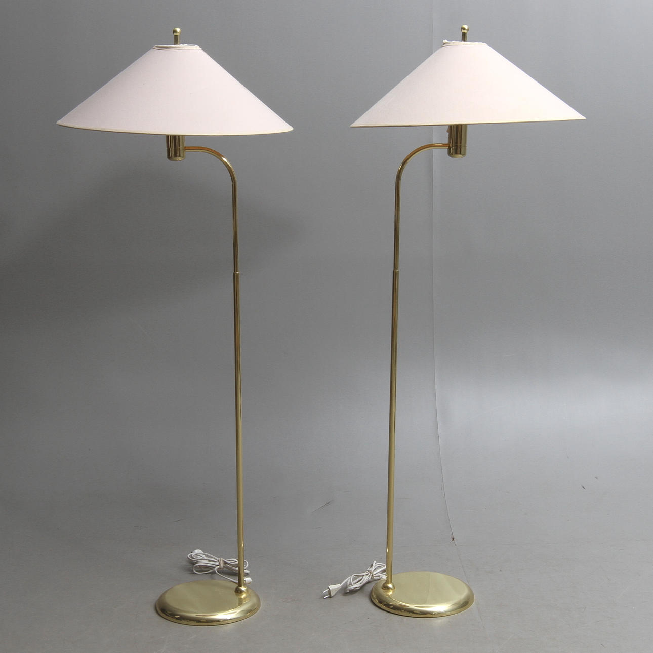 GOLVLAMPOR, 1 par, metall, ÖIA, 1900-tal.