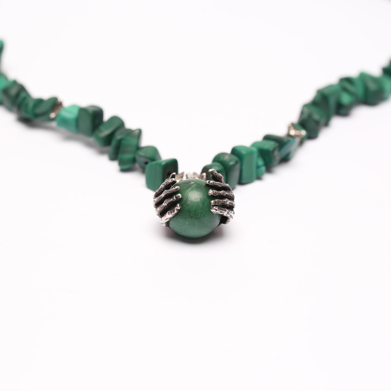 NECKLACE, with pendant, malachite, and metal.