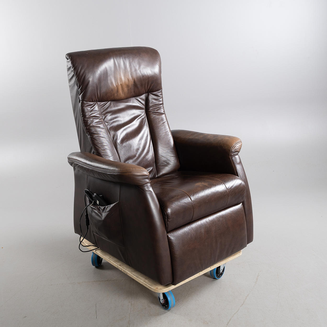 RECLINER ARMCHAIR, electric, 2000s.