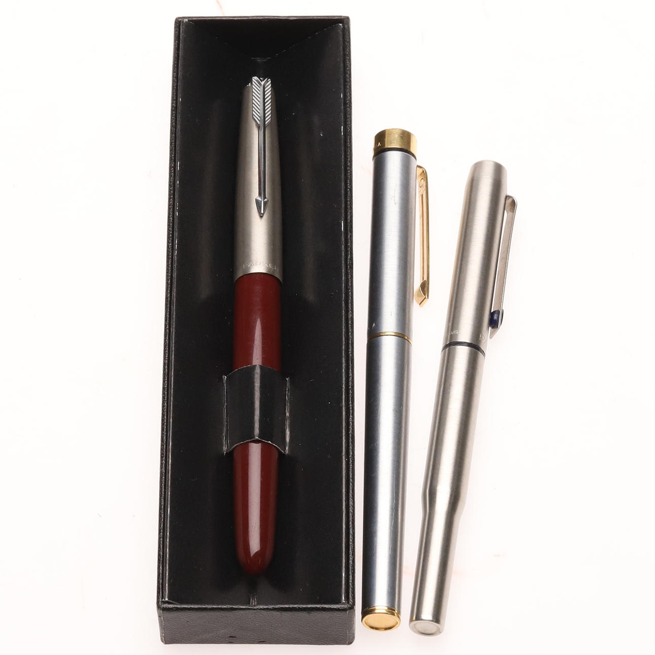 Ein Satz von 3 Parker & Sheaffer Füllfederhaltern, 14K.