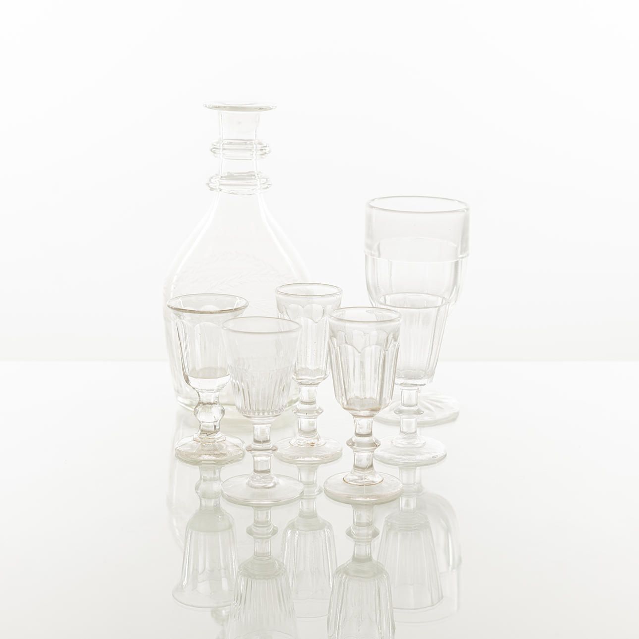 TALLRIKASTIA, 7 st, 1800-tal.