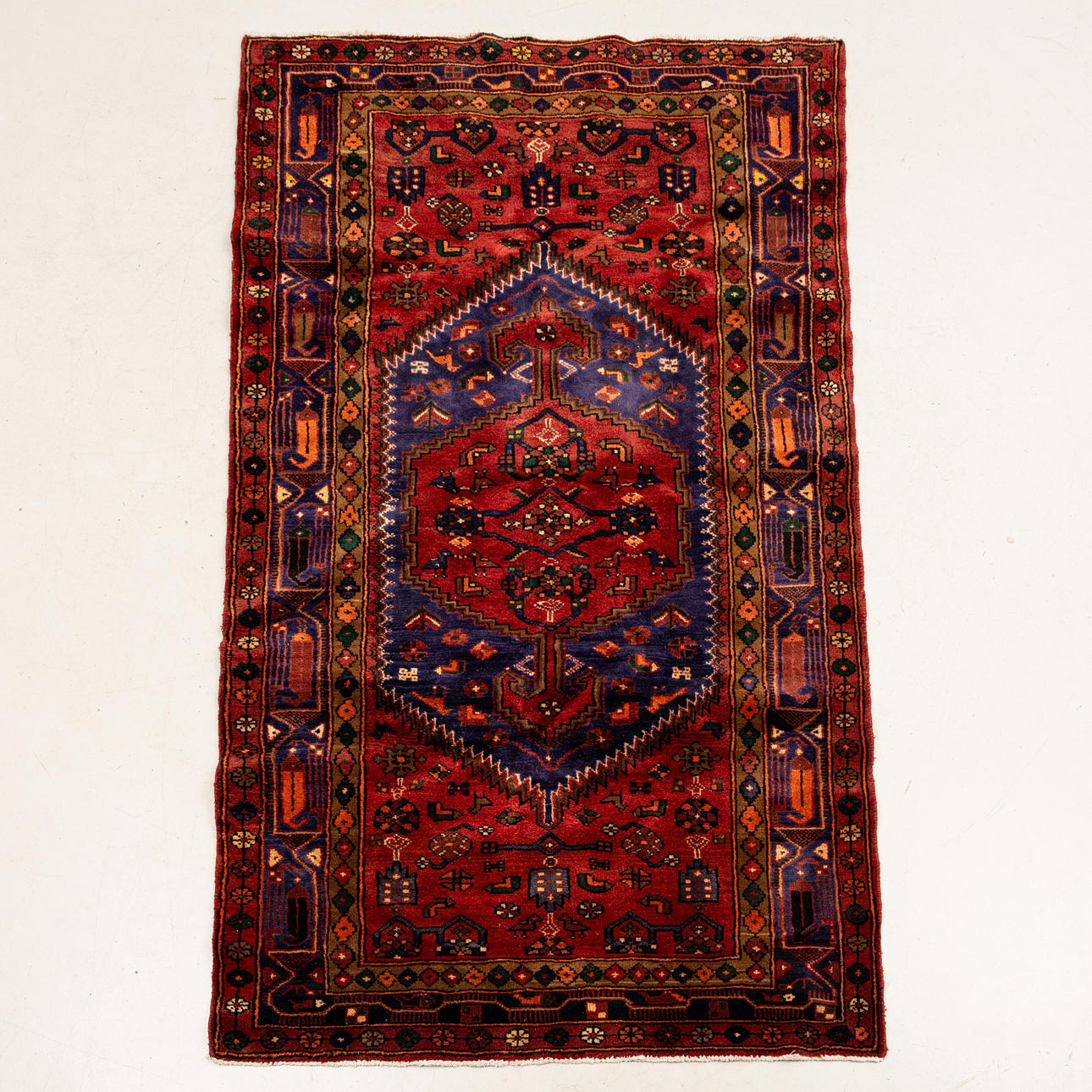 A CARPET, Hamadan., ca 225.5x127 cm.
