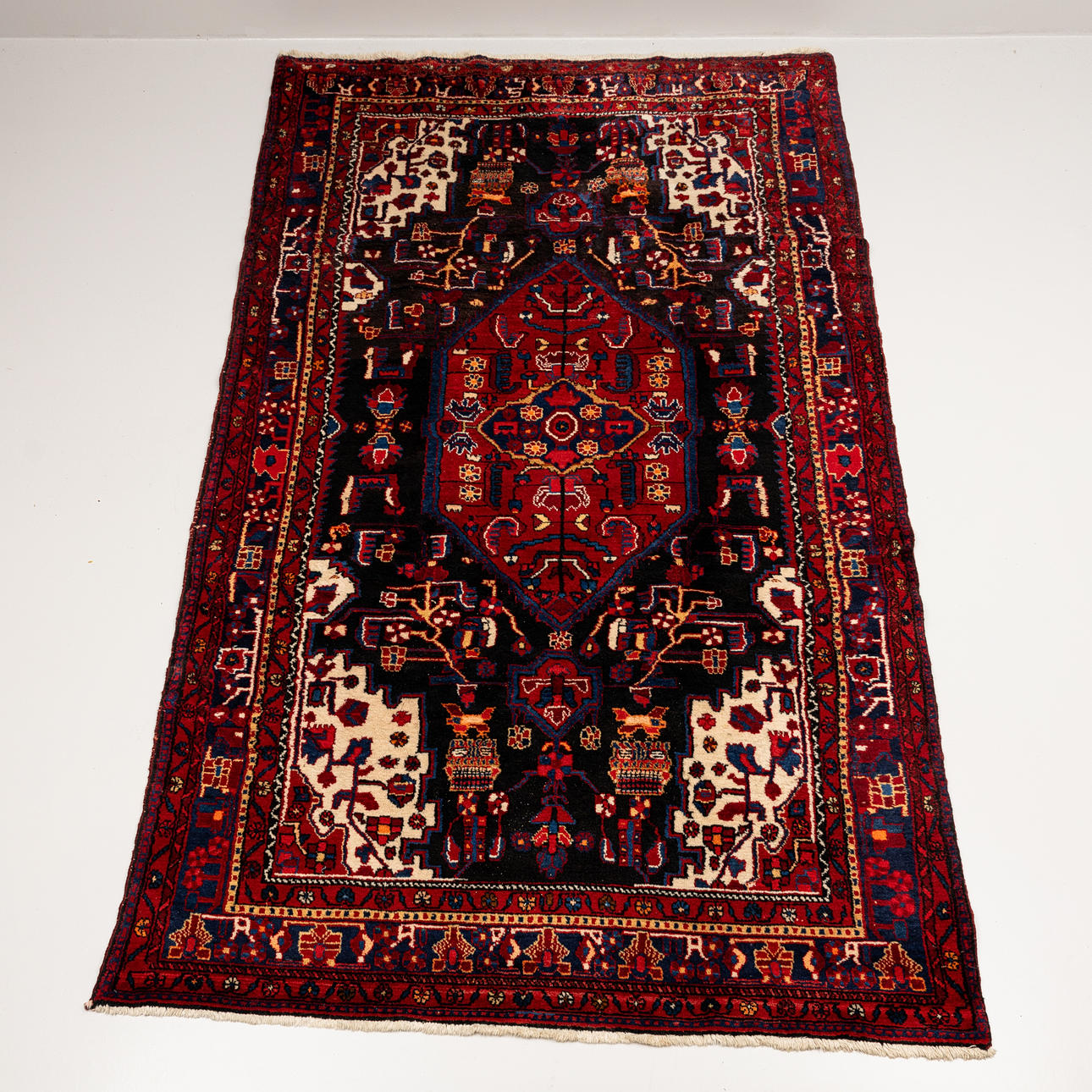 A CARPET, Hamadan, Persia, ca 333x183 cm.