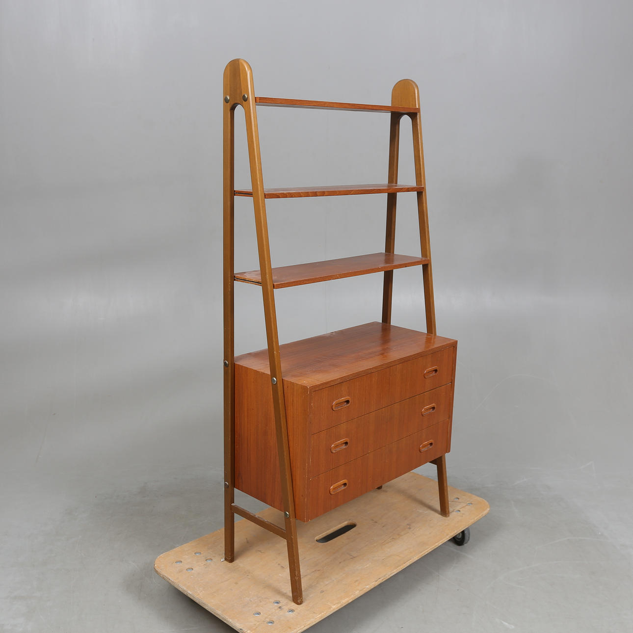 A 1950s/60s bookcase.