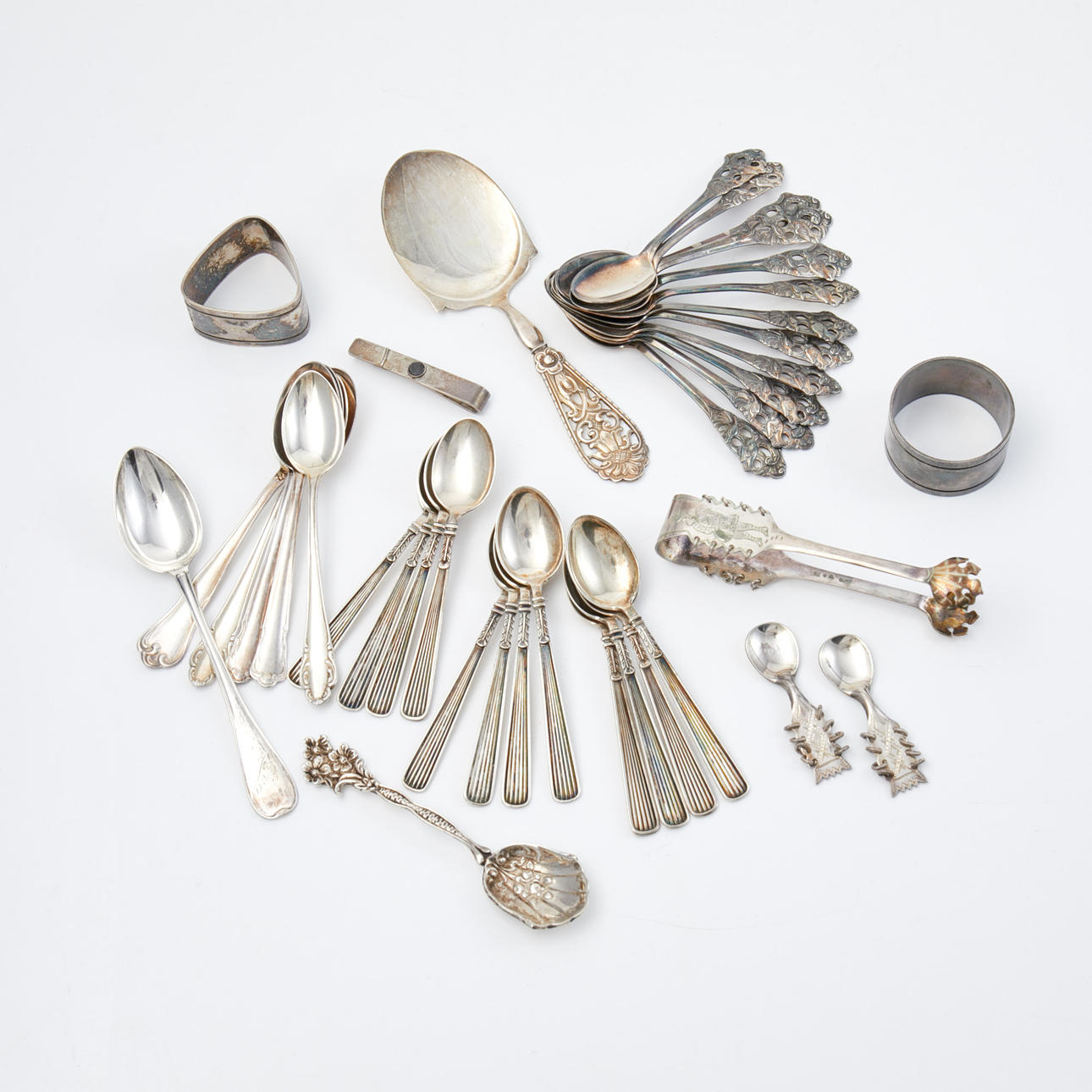 LOT SILVER, skeer, servietringe, bindeståle.