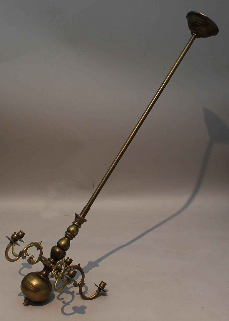 LJUSKRONA i mässing. 1910-tal.