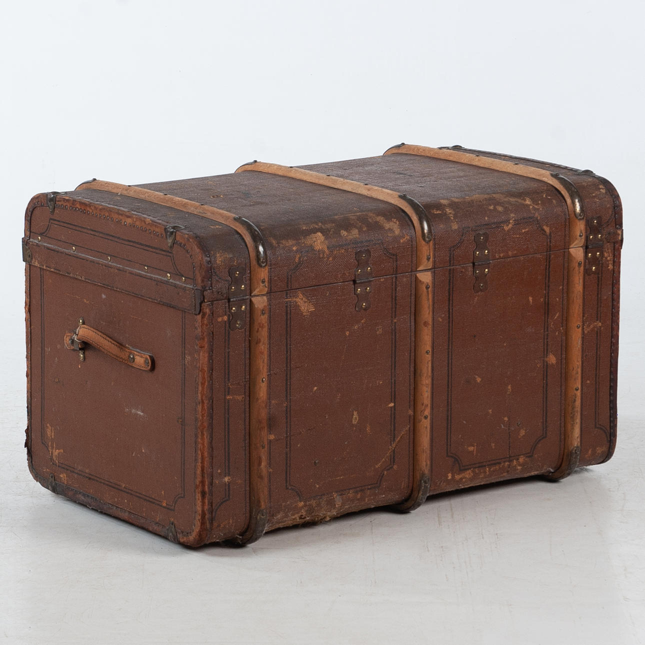 A suitcase, early 20th century.
