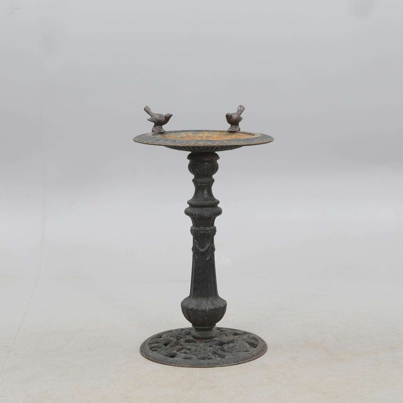 FÅGELBAD, gjutjärn.