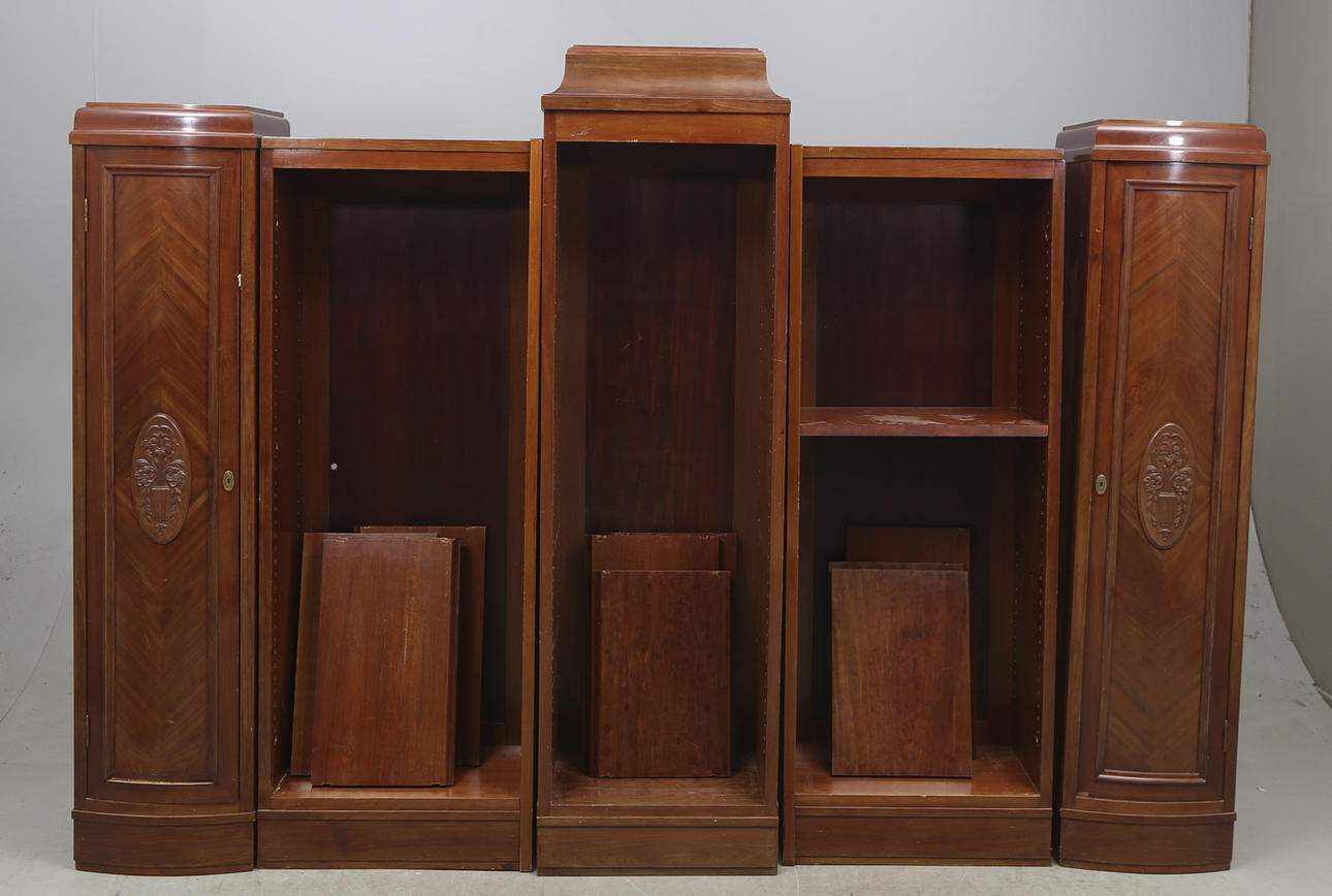 BOKHYLLA med SKÅP, empirestil, omkring 1900.