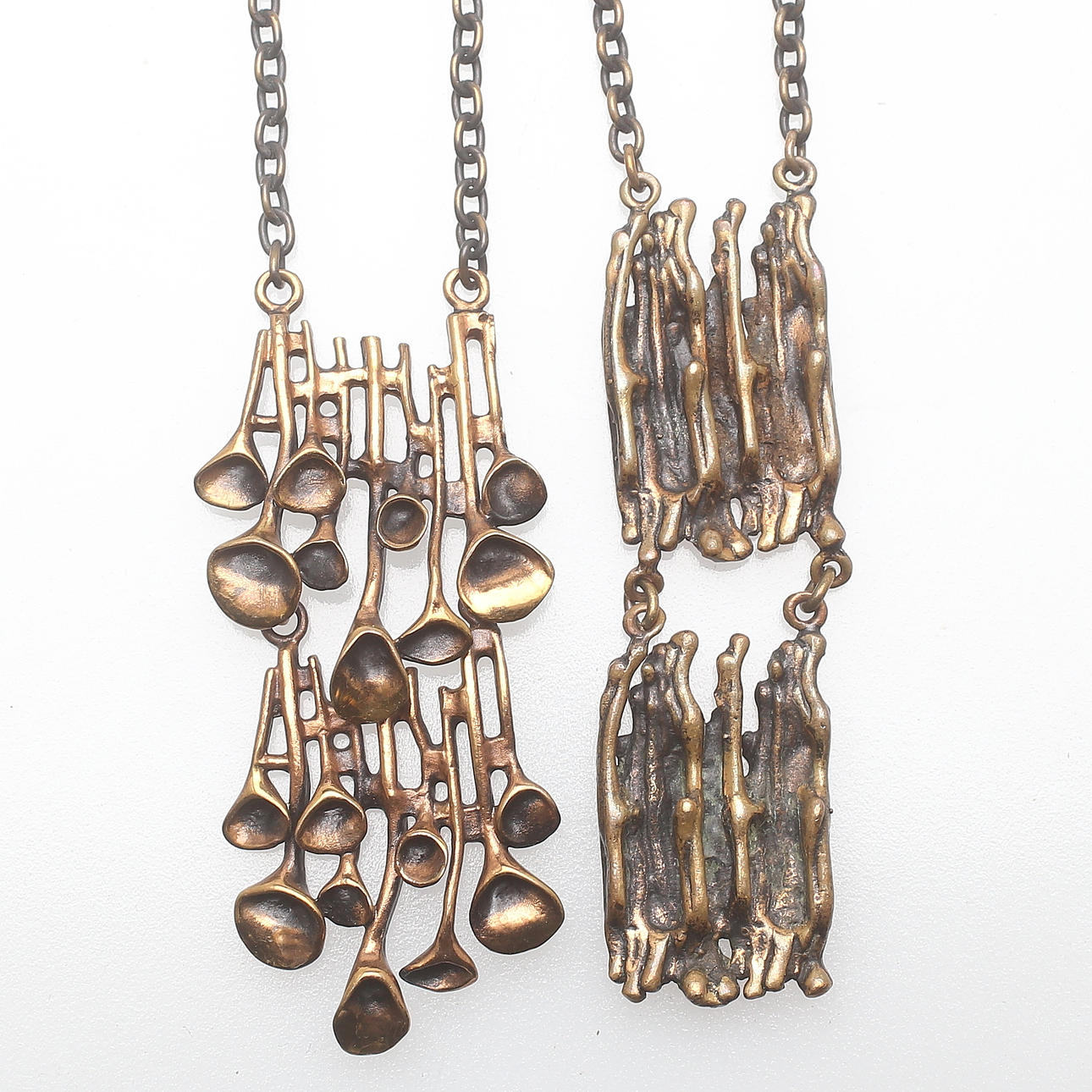 COLLIER, 2 st, Penti Sarpaneva, brons, 1900-tal.