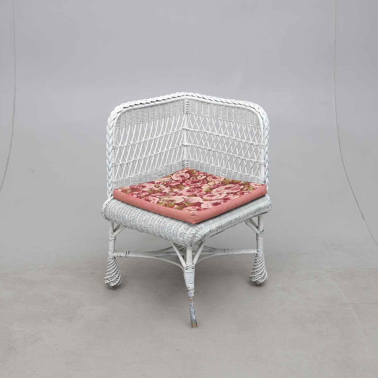 Pajutuoli, rottinki, 1900-luku.