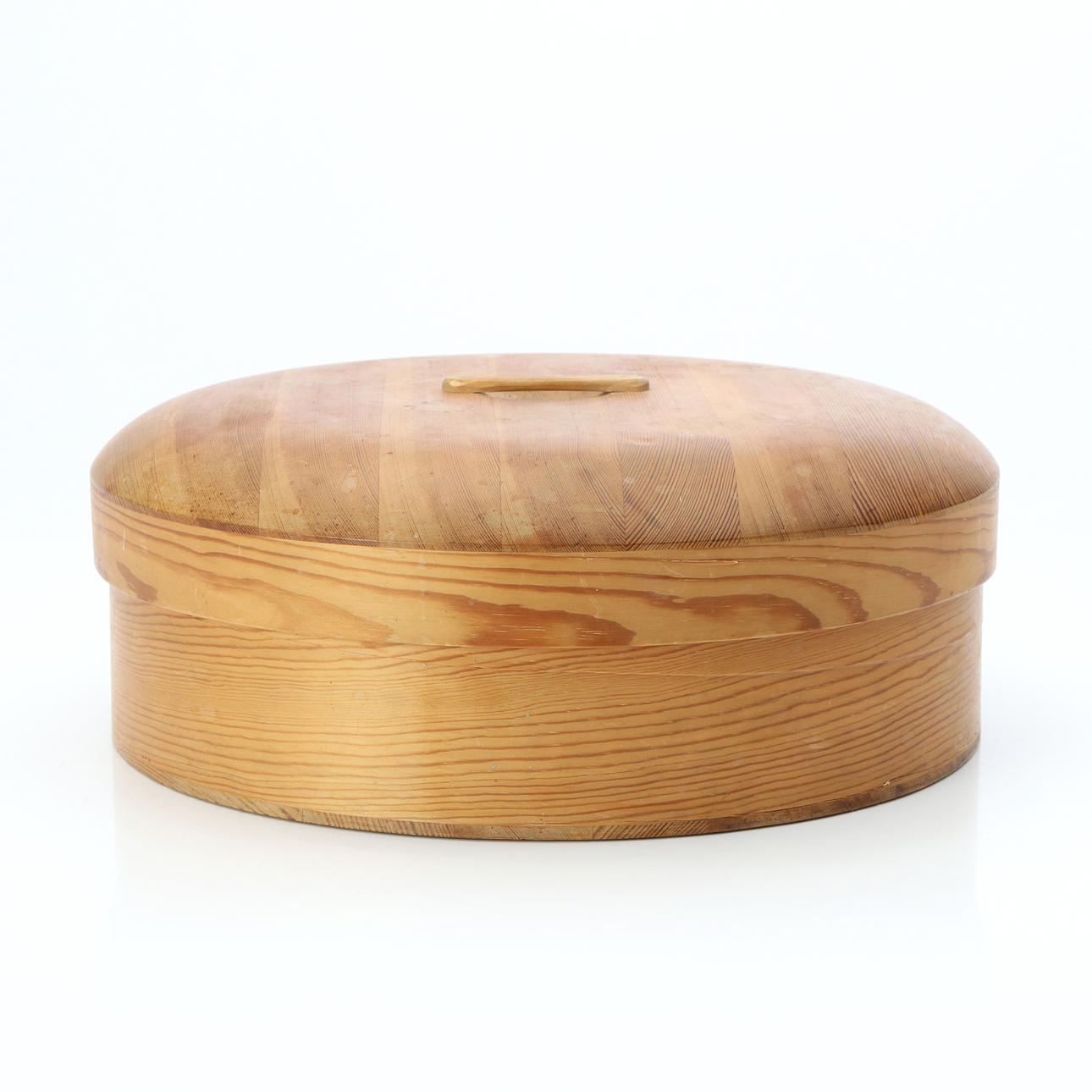 NORRBOTTENS LÄNS HEMSLÖJD, SWEEPASK. Pine. Branded SAL underneath.