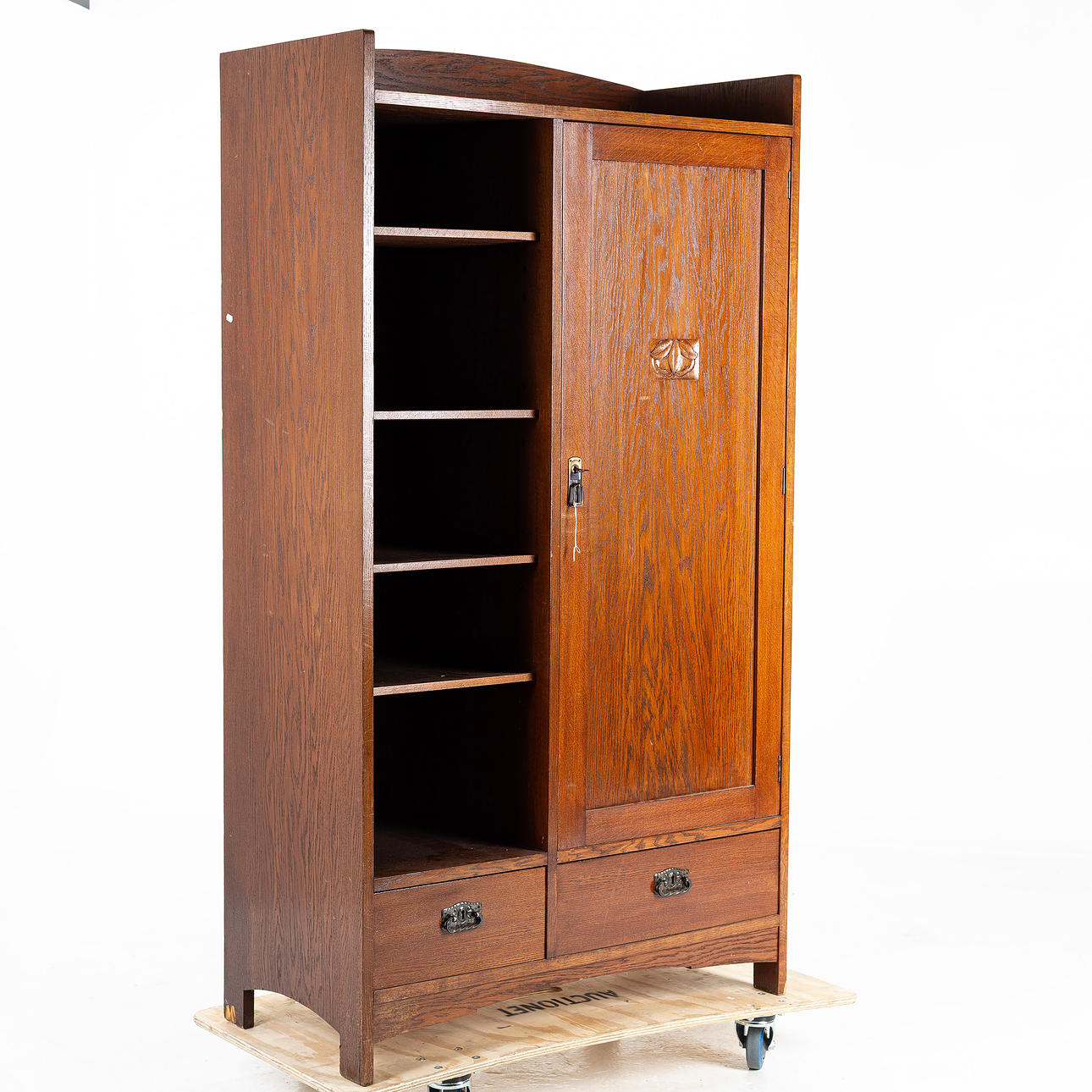 KLÄDSKÅP, ek, jugend, 1900-talets början.