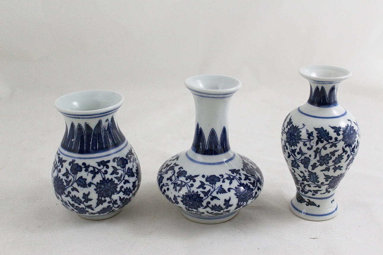 VAS, 3 st, porslin, Qianlongs märke, Kina.