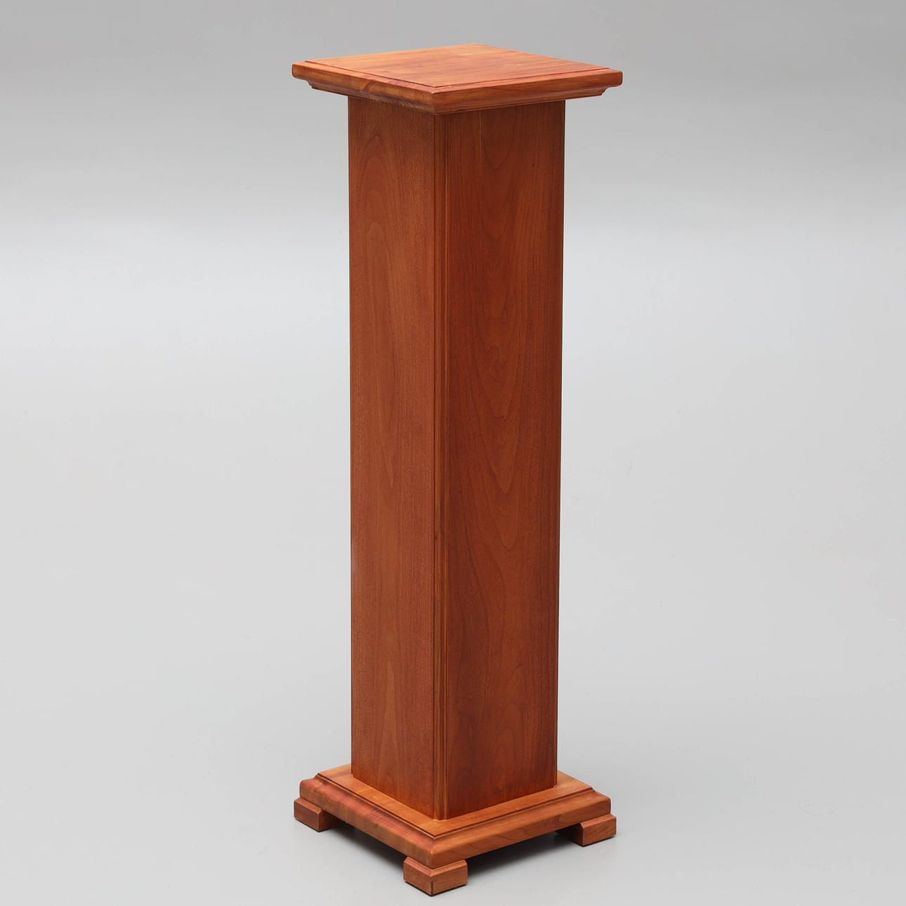 PIEDESTAL, trä.