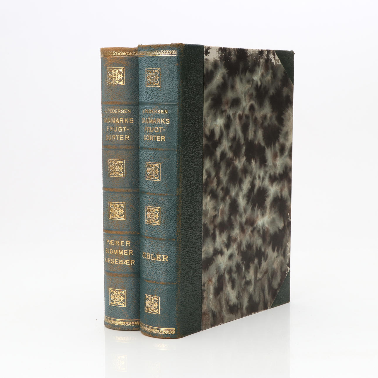 A. PEDERSEN. Bøger, 2 bands, „Danmarks fruitssort“, 1950'erne.
