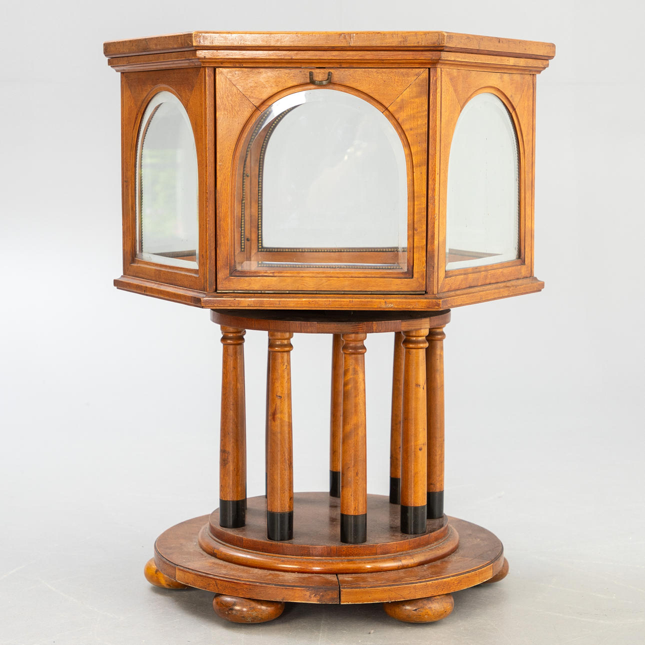Display cabinet/bar cabinet, 1920s.